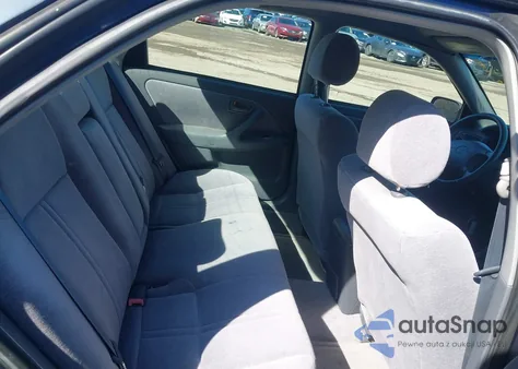 1998 Toyota Camry Le z USA, uszkodzony, nr VIN 4T1BG22K7WU355548